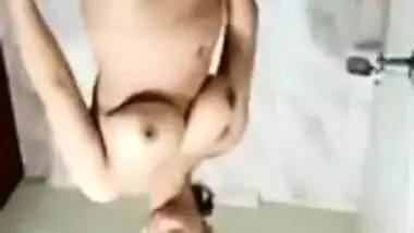 Beautiful Indian chick goes in bathroom to film porn movie for BF