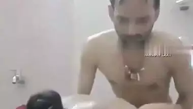 Desi nude couple fucks in the bathroom while bath