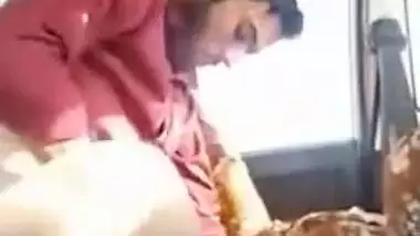 Amateur Indian couple stops car to have quick XXX chudai right in it