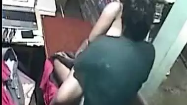 XXX sex is the best way to satisfy the Desi MILF in this MMS video