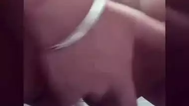 Horny Desi girl uses fingers to satisfy XXX cave in solo sex video