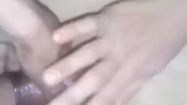 XXX lovelace fucks Desi virgin for the first time in homemade MMS clip