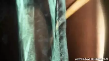 Indian Girl Getting Totally Nude And Naked