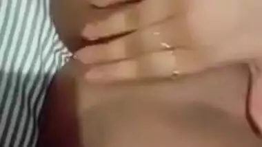 Desi wench shows her fantastic XXX tits and fingers cunt in MMS solo