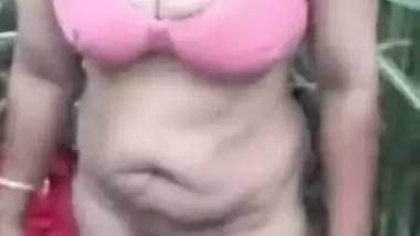 Desi wife caught cheating outdoor. This is going to be the mega XXX scandal