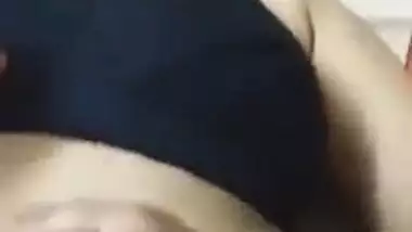 Indian man examines shaved XXX pussy of fat spouse before sex in bed