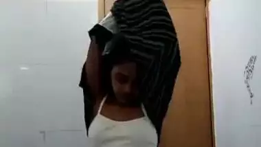 Mallu cute girl hot sexy shows her nude fringering stripping videos part 3