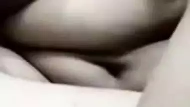 Camera captures Desi wife who shows off naked XXX body parts to lover