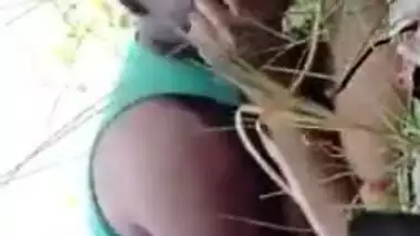 Beautiful Indian girl gets fucked XXX outdoors by her cute boyfriend MMS