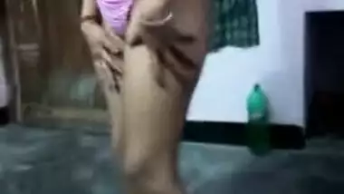 Desi girl in red bra and pink panties shows sexy XXX fruits on camera