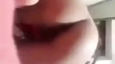 Man jerks off to obedient Desi girl masturbating in a XXX private show