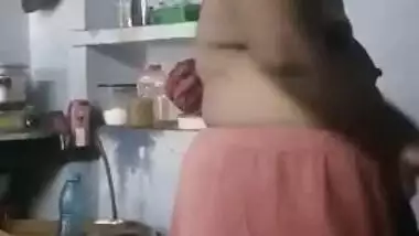 After sex affair chubby Desi woman permits lover to take look on XXX tits