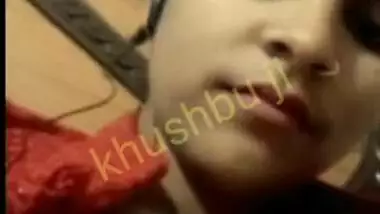 Super Hot Desi Bhabhi Showing Boobs and Pussy On video call New Mms
