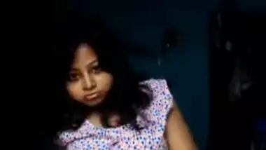 Indian minx is alone at home being in mood to play with her XXX muff