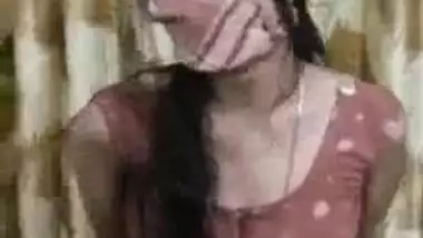 Please say who is she or which movie ??? super hot desi for handjob