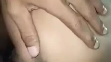 Amateur Desi bitch poses for customer's XXX vid when riding his cock