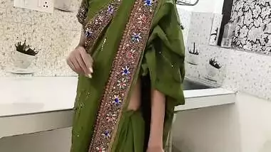 Indian Hot Stepmom Has Hot Sec With Stepson In Kitchen!father Doesnt Know With Clear Audio Indian Desi Stepmom Dirty Ta