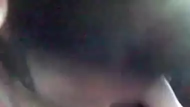 Hindi sex video of a college girl having outdoor fun in boyfriend’s car