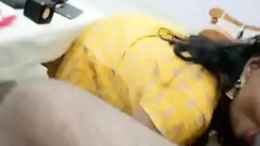 Busty Tamil Desi XXX wife sucking her husband’s dick and eating cum MMS