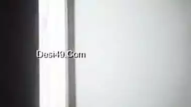 Pregnant female of Indian origin turns out to be a lover of XXX videos