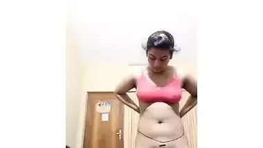 Desi sex whore like this deserves to pose naked on XXX phone camera
