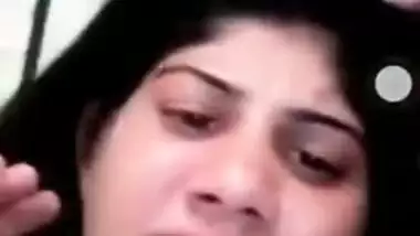 Pakistani wife makes XXX video for Desi lover who wants her naked tits
