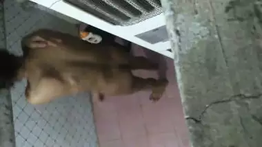 Indian maid bathing voyeur video