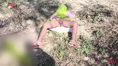 Village aunty sex - Lusty chick in yellow saree gives head n the forest