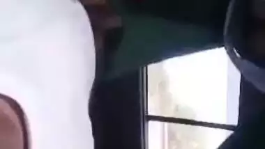 18 yr old teen’s Pakistani sex video from lover’s car