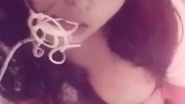 Plump Desi girl with sultry XXX eyes masturbates her muff with a pen