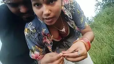 Hot couples Lipkiss Boob press my first blog Aj babu ki teen gye