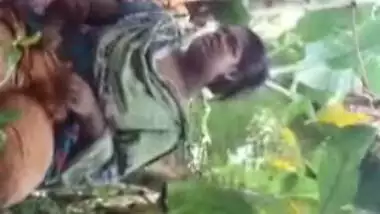 Desi MMS video of horny dude fucking mature XXX slut in the woods