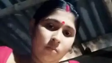 Boudi Bibastra MMS Showing Big boobs and Pussy