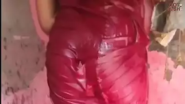 Hot Aish - Indian Mom Showing Her Big Ass & Big Boobs Closeup In Bathroom