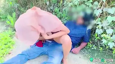 Very risky public fuck with very shy college desi girl caught on camera mms