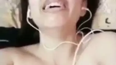 Desi porn of a naked Chennai girl masturbating on a video call