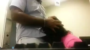 Desi worker of call center gives customer XXX blowjob in MMS video