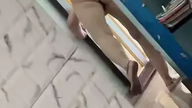 Mom cleaning bathroom in naked caught by son