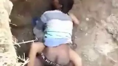 Hot Desi couple caught fucking outdoor in a ravine, MMs recorded by a voyeur