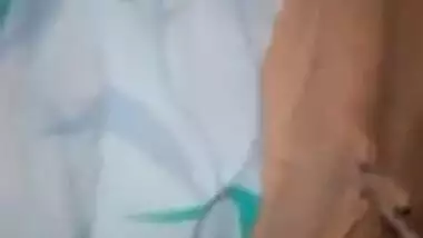 XXX sexy girl shows trimmed pussy on camera in MMS porn with Desi guy