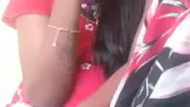 Inept Desi lifts sari up a bit to expose shaved pussy in solo XXX show