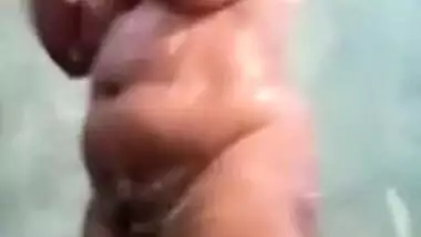 Tamil Wife Full Nude Bathing
