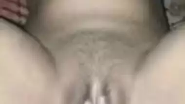 Desi MILF's hairy twat in XXX show made by her boyfriend with camera