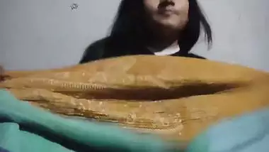 Bengali girl rubbing pussy in horny mood viral MMS