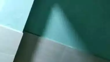 Zippy Desi MILF exposes her XXX tits and puts a yellow sari on