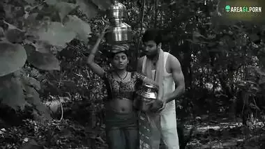 Local hoodlum Desi Bhabhi fuck In the jungle she is terrified, XXX clip
