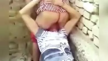 Indian wife with lover caught during adultery act outdoor, Desi sex mms