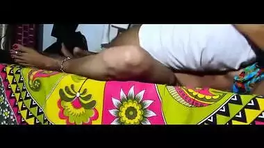 Indian female found the most comfortable position for amateur porn shooting