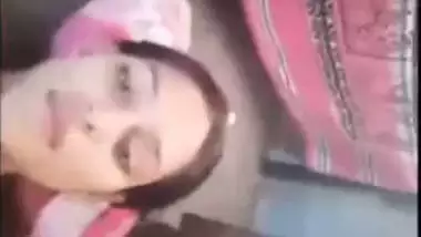 Pretty Desi college girl exposes her tits and shaved cunt on XXX cam