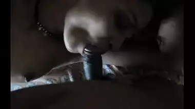 Desi sex video of a petite house wife giving a blowjob to lover